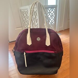 Lululemon Athletica Red and Black Tote Bag with Color-Blocking Design